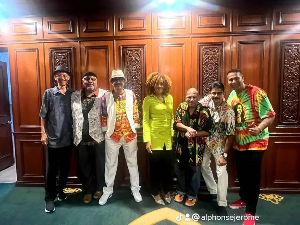 LAVIVA BAND